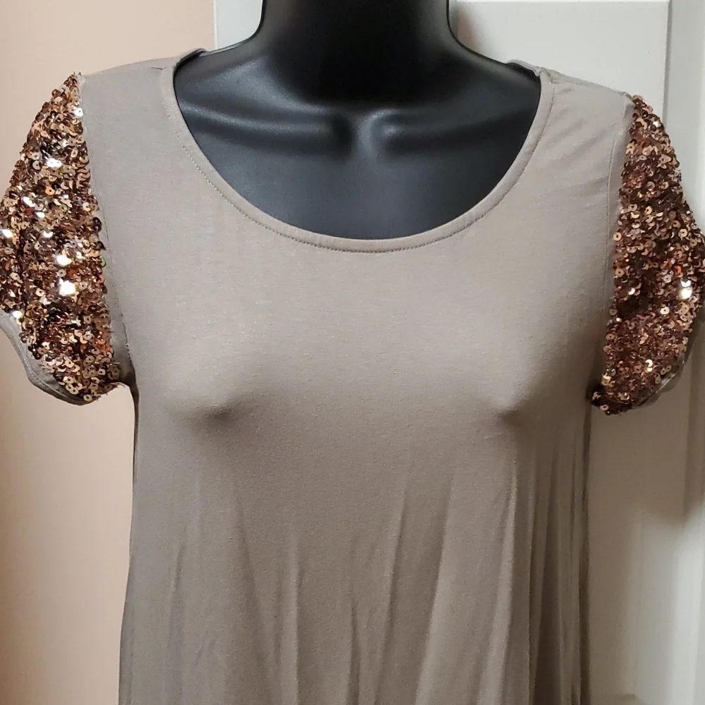 VENUS Sequin Sleeved Top NWT - Picture 2 of 9